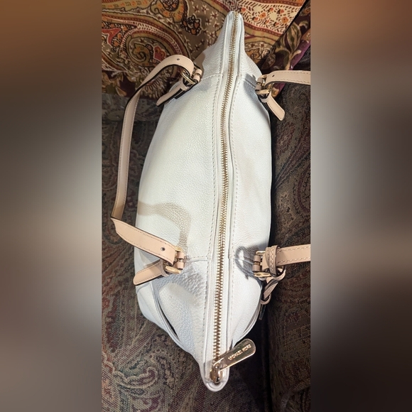 Michael Kors Jet Set Tote - Picture 3 of 16